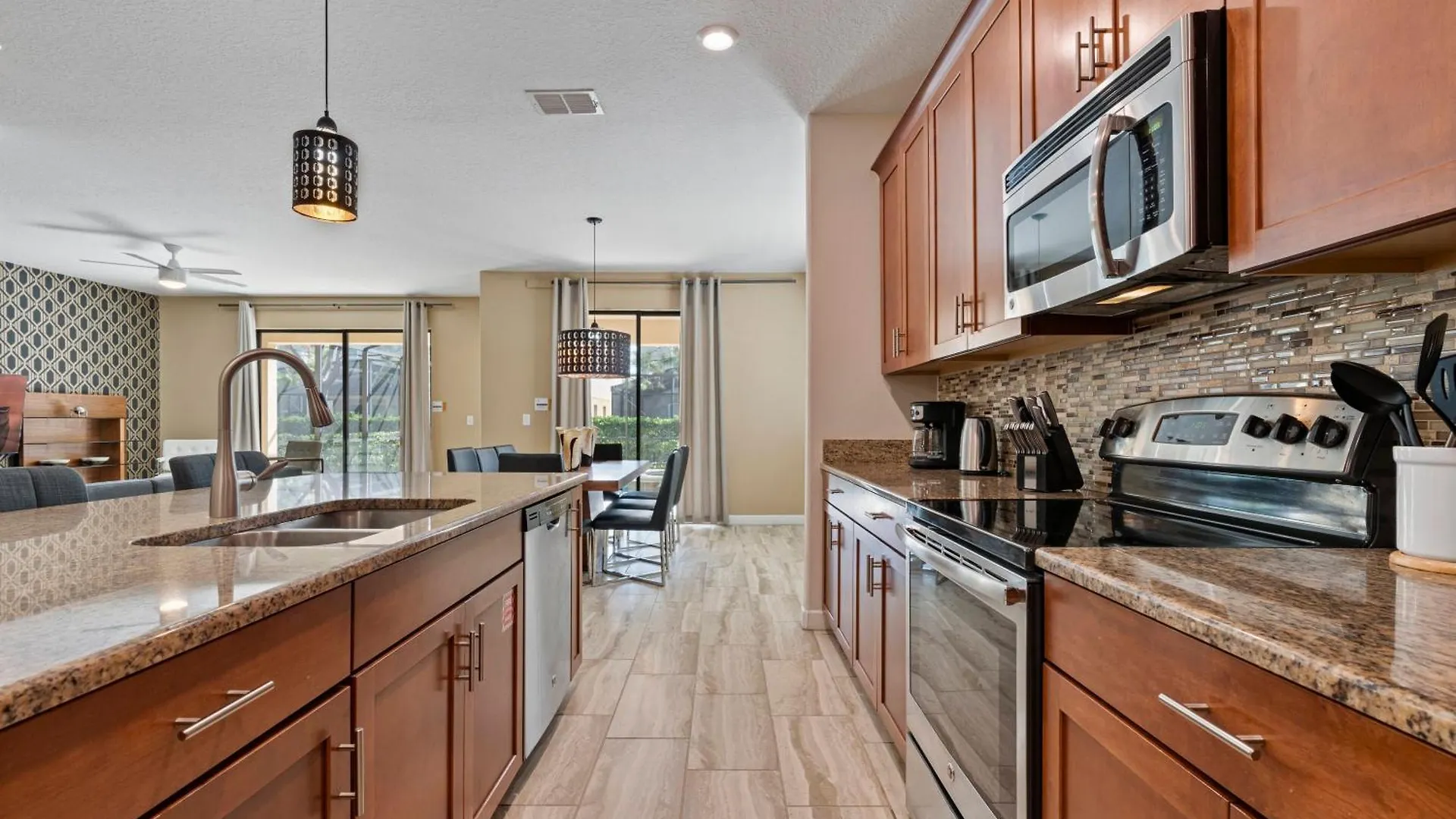 Amazing 6 Bedrooms5 Bath W Pool At Solterra Davenport 0*,  United States